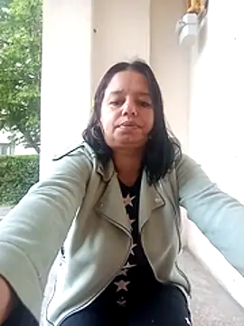 Snapshot of roxana_e43 chatting on 21, 4, 2026 roxana e43 online show from 21, 4, 2026
