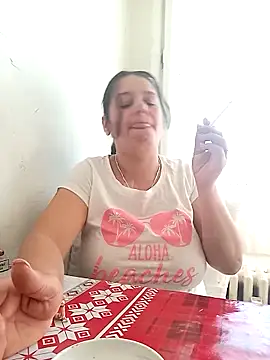 Snapshot of roxana_e43 chatting on 25, 4, 2026 roxana e43 online show from 25, 4, 2026