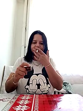 Snapshot of roxana_e43 chatting on 28, 4, 2026 roxana e43 online show from 28, 4, 2026