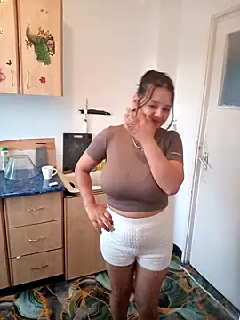 Snapshot of roxana_e43 chatting on 17, 5, 2026 roxana e43 online show from 17, 5, 2026