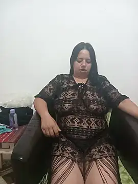 Snapshot of roxana_e43 chatting on 17, 6, 2026 roxana e43 online show from 17, 6, 2026