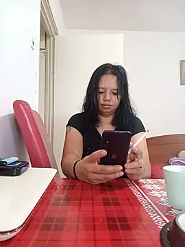 Snapshot of roxana_e43 chatting on 4, 7, 2026 roxana e43 online show from 4, 7, 2026