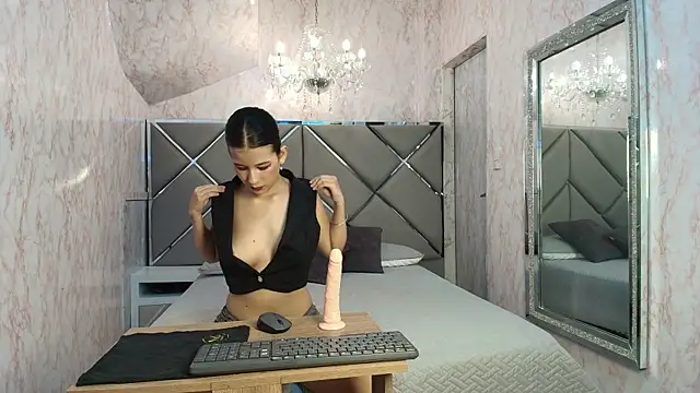 Dolly boobsy online show from 5, 4, 2026