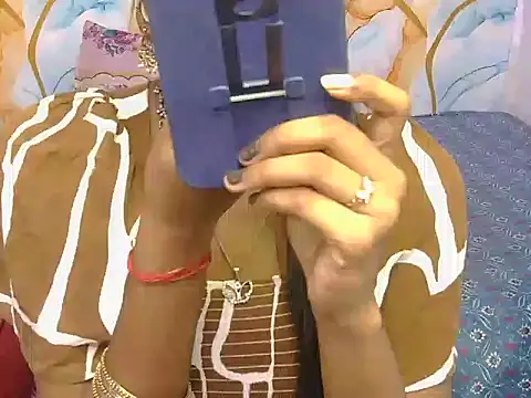 Snapshot of yours-isha chatting on 12, 7, 2026 yours-isha online show from 12, 7, 2026