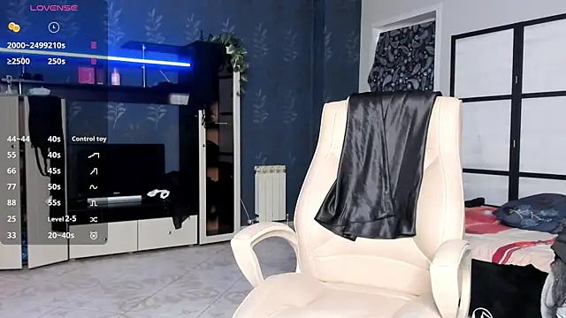 Snapshot of Lucky_Milf chatting on 6, 5, 2026 Lucky Milf online show from 6, 5, 2026