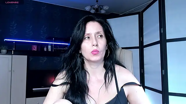 Snapshot of Lucky_Milf chatting on 7, 7, 2026 Lucky Milf online show from 7, 7, 2026