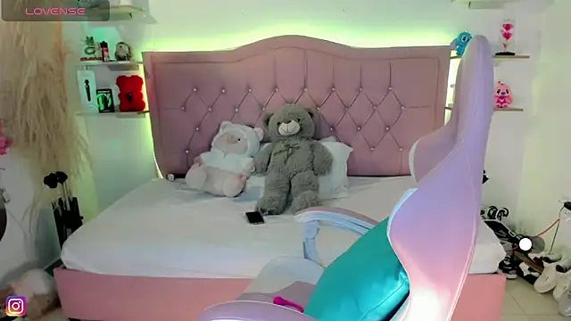 Zoe Luxxe  online show from 19, 3, 2026