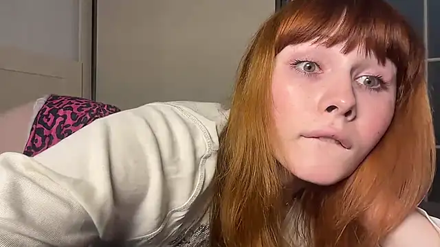Snapshot of AlexaGudz chatting on 8, 7, 2026 AlexaGudz online show from 8, 7, 2026