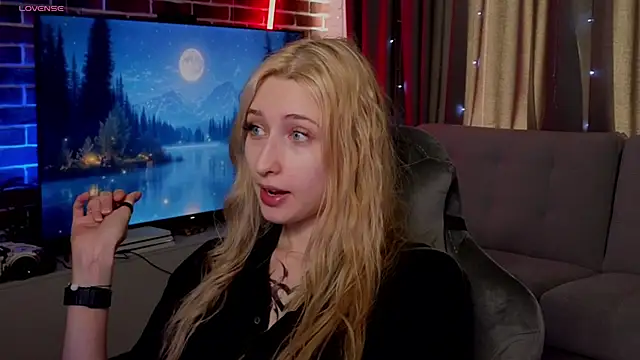 Snapshot of Emma_Willson chatting on 29, 7, 2026 Emma Willson online show from 29, 7, 2026