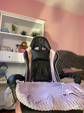 Franchezcaa  online show from 8, 3, 2026