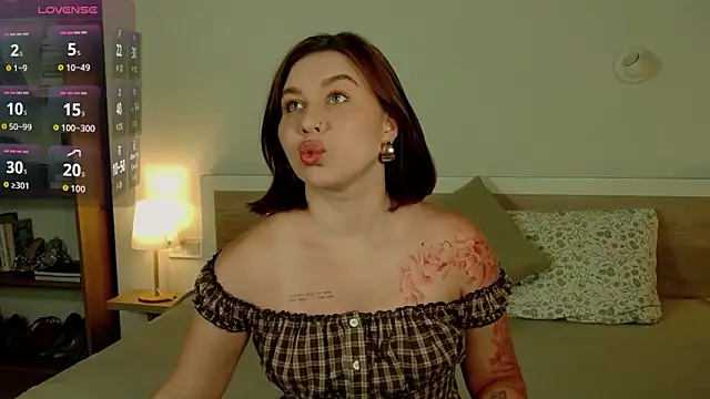 Snapshot of HermioneMoon chatting on 14, 6, 2026 HermioneMoon online show from 14, 6, 2026