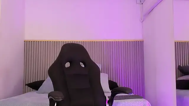 ashvalentine  online show from 12, 4, 2026