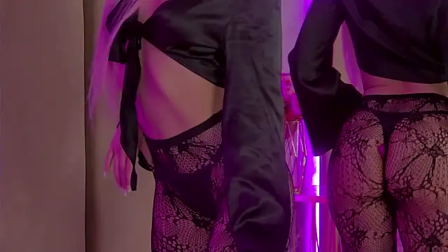 JuliaHotty  online show from 17, 4, 2026