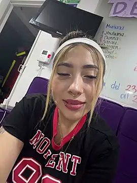 ManuelaVeeleez online show from 25, 3, 2026