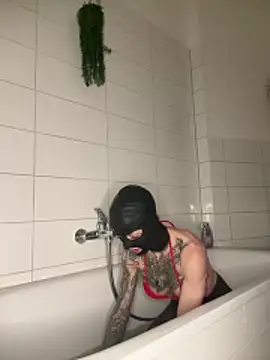 SkinnyLilly online show from 29, 4, 2026