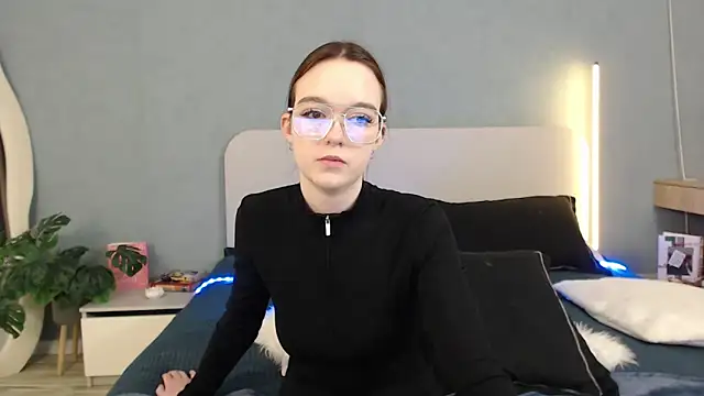 SunyLily online show from 19, 4, 2026