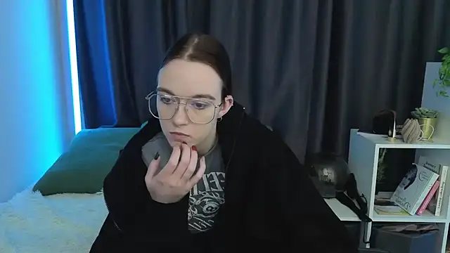 Snapshot of SunyLily chatting on 25, 5, 2026 SunyLily online show from 25, 5, 2026