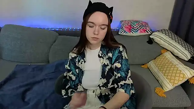 Snapshot of SunyLily chatting on 10, 6, 2026 SunyLily online show from 10, 6, 2026