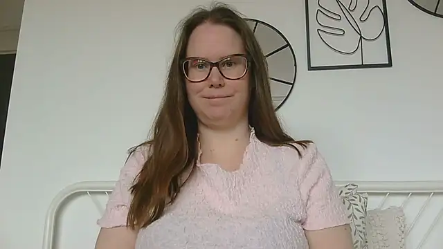 CelineThompson online show from 17, 4, 2026