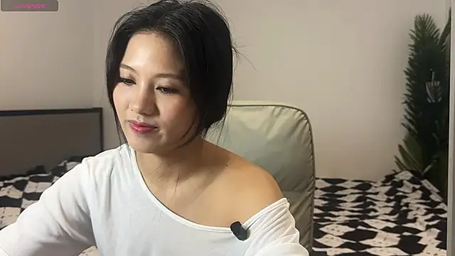 onlylookatu online show from 27, 3, 2026