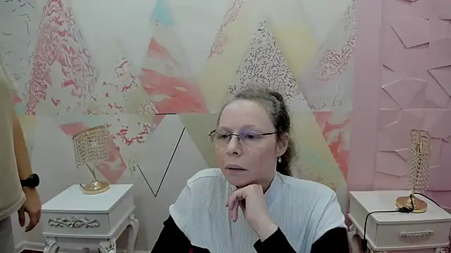 Snapshot of Helly_nana chatting on 4, 3, 2026 Helly nana online show from 4, 3, 2026