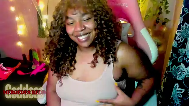 Snapshot of Goddess_MercedesRedd chatting on 11, 5, 2026 Goddess MercedesRedd online show from 11, 5, 2026