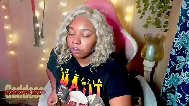 Snapshot of Goddess_MercedesRedd chatting on 13, 6, 2026 Goddess MercedesRedd online show from 13, 6, 2026