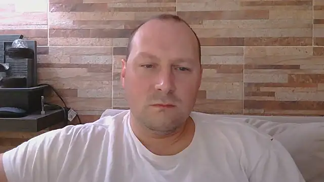 Snapshot of lustonfan chatting on 16, 5, 2026 lustonfan online show from 16, 5, 2026