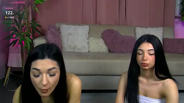 Snapshot of ObsessionDarcieAndAria chatting on 22, 5, 2026 ObsessionDarcieAndAria online show from 22, 5, 2026