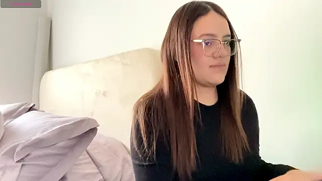 Snapshot of Sarahhh_0 chatting on 4, 3, 2026 Sarahhh 0 online show from 4, 3, 2026