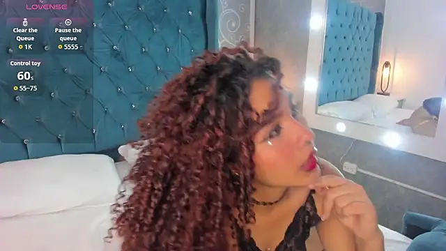 Snapshot of CoralineRed chatting on 25, 4, 2026 CoralineRed online show from 25, 4, 2026