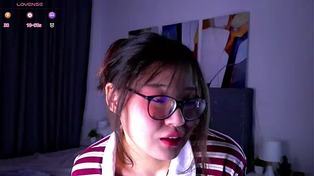 Snapshot of NelleMihalko chatting on 7, 5, 2026 NelleMihalko online show from 7, 5, 2026
