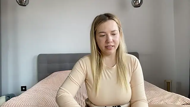 Snapshot of alyrasun chatting on 6, 6, 2026 alyrasun online show from 6, 6, 2026