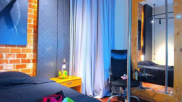 Sienna Dark online show from 12, 3, 2026