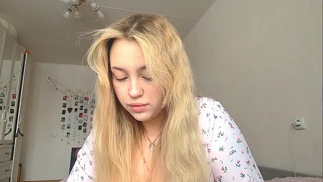 Snapshot of WonderedFlair chatting on 6, 3, 2026 WonderedFlair online show from 6, 3, 2026