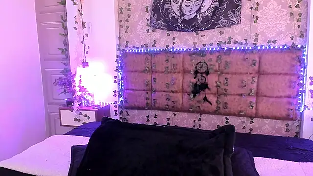 Vickmoon online show from 19, 4, 2026