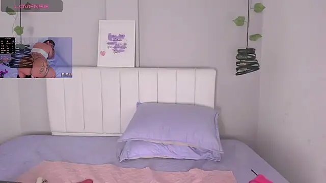 scarletth jhonsom1 online show from 8, 4, 2026