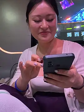 Snapshot of Yolanda9 chatting on 8, 4, 2026 Yolanda9 online show from 8, 4, 2026