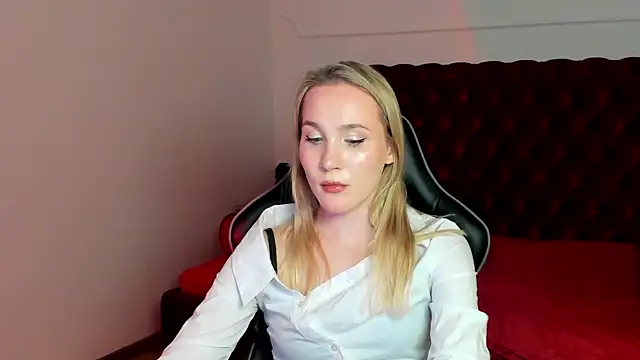 Snapshot of ElaraVoltage chatting on 27, 5, 2026 ElaraVoltage online show from 27, 5, 2026