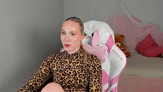 Snapshot of ElaraVoltage chatting on 31, 5, 2026 ElaraVoltage online show from 31, 5, 2026
