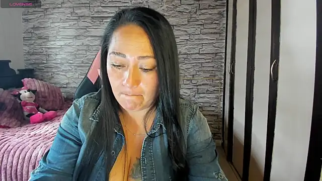 Snapshot of Milf_Julianna chatting on 11, 5, 2026 Milf Julianna online show from 11, 5, 2026
