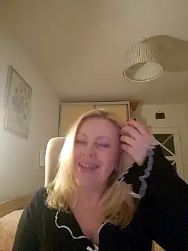 Snapshot of JanieLight53 chatting on 2, 4, 2026 JanieLight53 online show from 2, 4, 2026