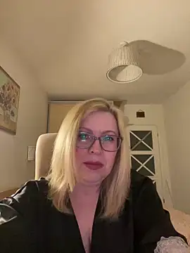 Snapshot of JanieLight53 chatting on 6, 4, 2026 JanieLight53 online show from 6, 4, 2026