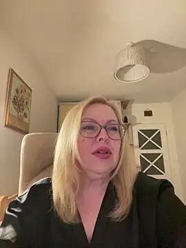 Snapshot of JanieLight53 chatting on 15, 4, 2026 JanieLight53 online show from 15, 4, 2026