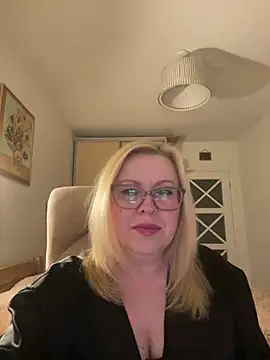 Snapshot of JanieLight53 chatting on 24, 4, 2026 JanieLight53 online show from 24, 4, 2026