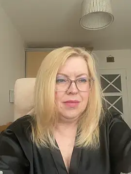 Snapshot of JanieLight53 chatting on 25, 4, 2026 JanieLight53 online show from 25, 4, 2026