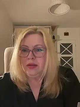 Snapshot of JanieLight53 chatting on 26, 4, 2026 JanieLight53 online show from 26, 4, 2026