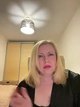 Snapshot of JanieLight53 chatting on 9, 7, 2026 JanieLight53 online show from 9, 7, 2026