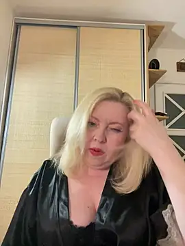 Snapshot of JanieLight53 chatting on 26, 7, 2026 JanieLight53 online show from 26, 7, 2026