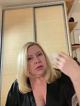 Snapshot of JanieLight53 chatting on 28, 7, 2026 JanieLight53 online show from 28, 7, 2026